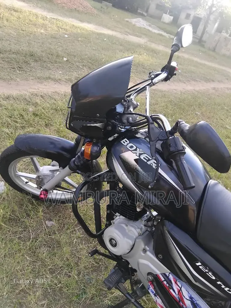 New Bajaj Boxer 125 2025 Black