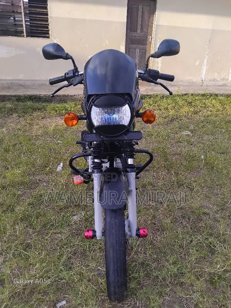New Bajaj Boxer 125 2025 Black