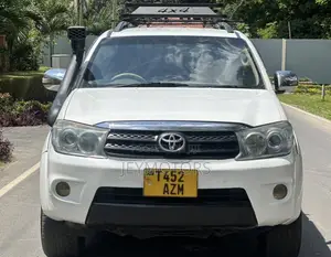 Toyota Fortuner 2004 White