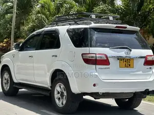 Toyota Fortuner 2004 White
