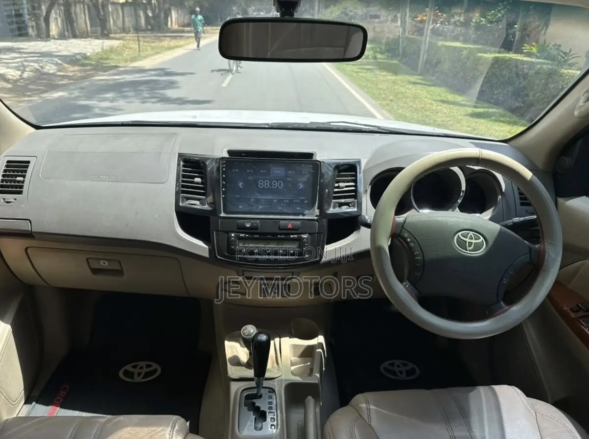 Toyota Fortuner 2004 White