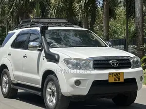 Toyota Fortuner 2004 White