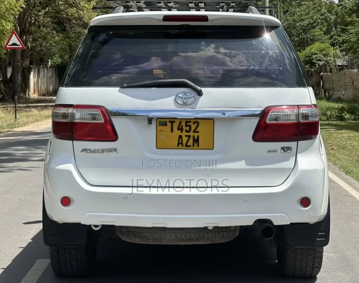 Toyota Fortuner 2004 White