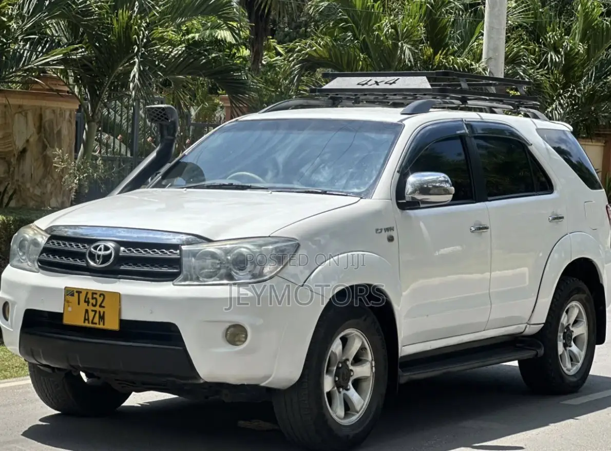 Toyota Fortuner 2004 White