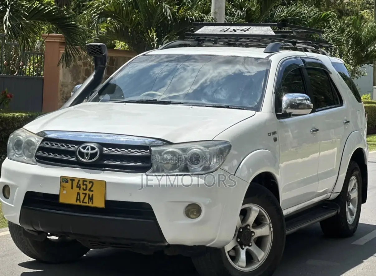 Toyota Fortuner 2004 White