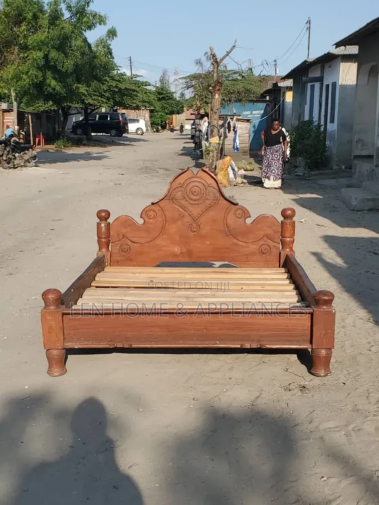 Bed 5/6 Hardwood