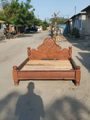Bed 5/6 Hardwood