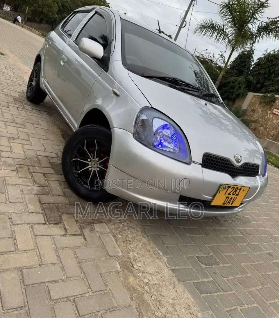 Toyota Vitz 1.3 AWD 5dr 2002 Silver