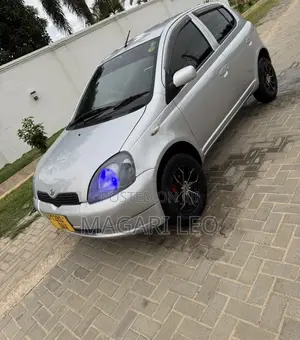 Toyota Vitz 1.3 AWD 5dr 2002 Silver