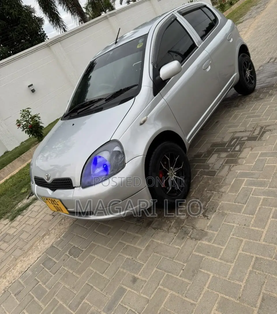 Toyota Vitz 1.3 AWD 5dr 2002 Silver