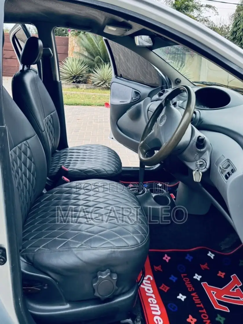 Toyota Vitz 1.3 AWD 5dr 2002 Silver