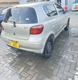 Toyota Vitz 1.3 FWD 5dr 2002 Gold