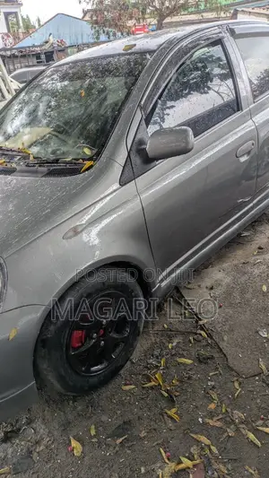Toyota Vitz 1.5 FWD 5dr 2004 Gray