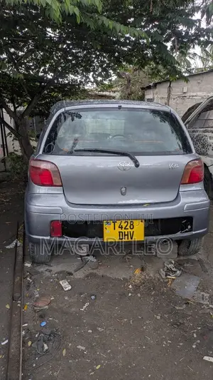 Toyota Vitz 1.5 FWD 5dr 2004 Gray