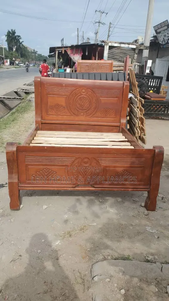 Bed 5/6 Hardwood Color Brown