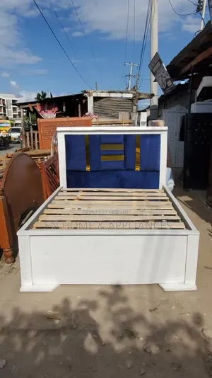 Bed 5/6 Color Brown White