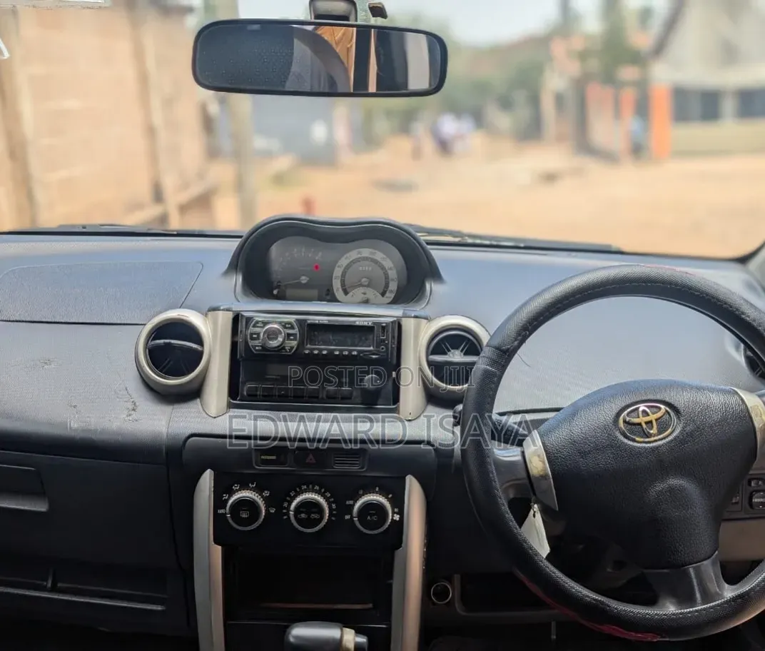 Toyota IST 2004 Black