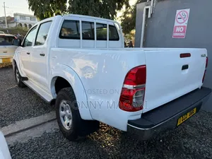 Toyota Hilux 2015 White