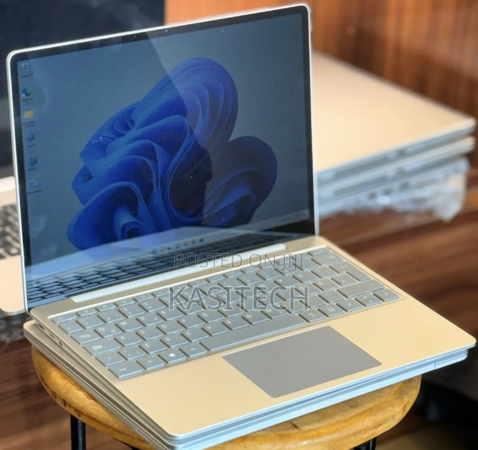 New Laptop Microsoft Surface Go 8GB Intel Core i5 SSD 256GB
