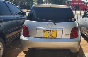 Toyota IST 2005 Silver