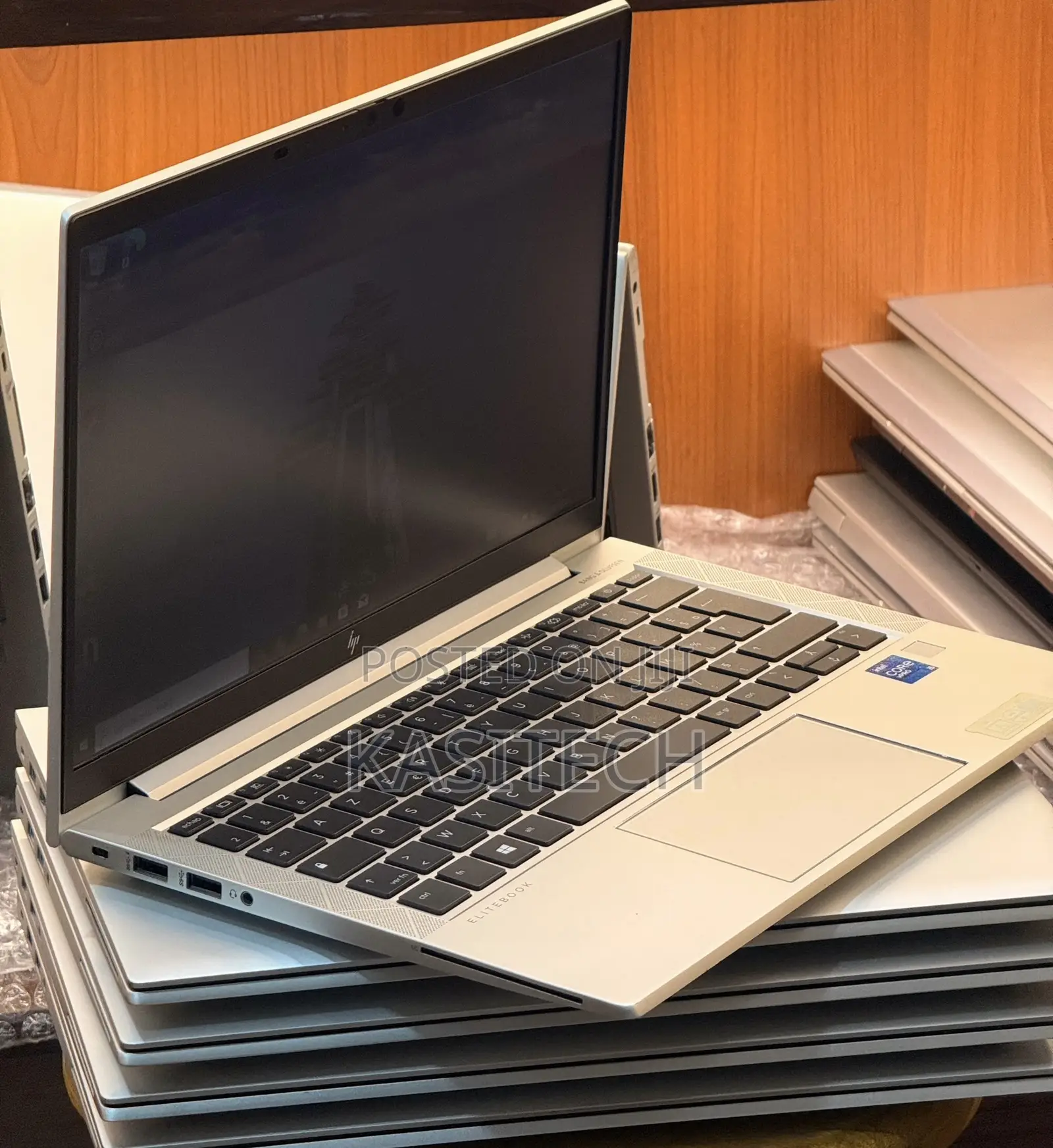 New Laptop HP EliteBook 830 G8 8GB Intel Core i5 SSD 256GB