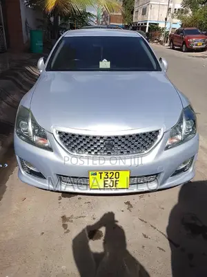 Toyota Crown 2010 Silver