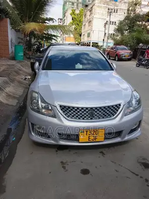 Toyota Crown 2010 Silver