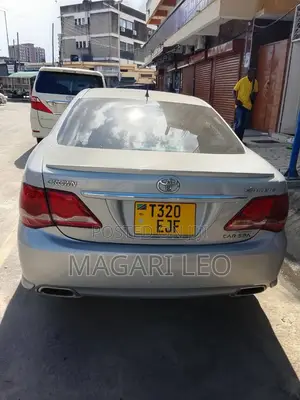 Toyota Crown 2010 Silver