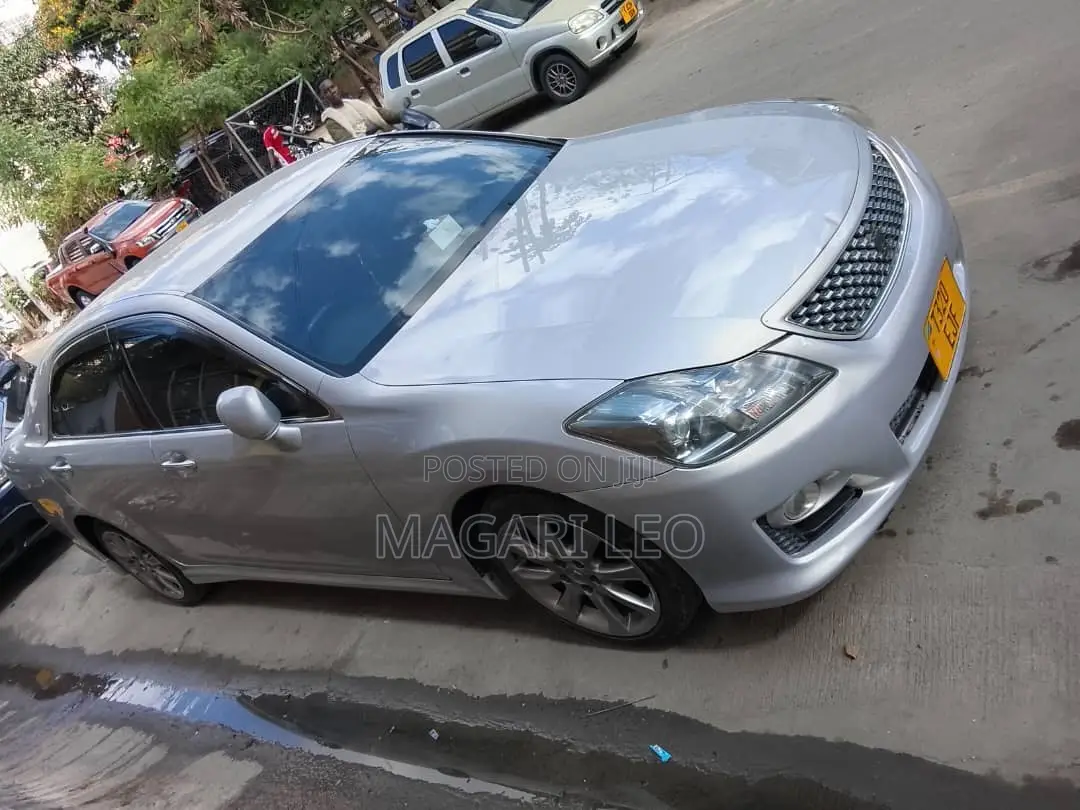 Toyota Crown 2010 Silver