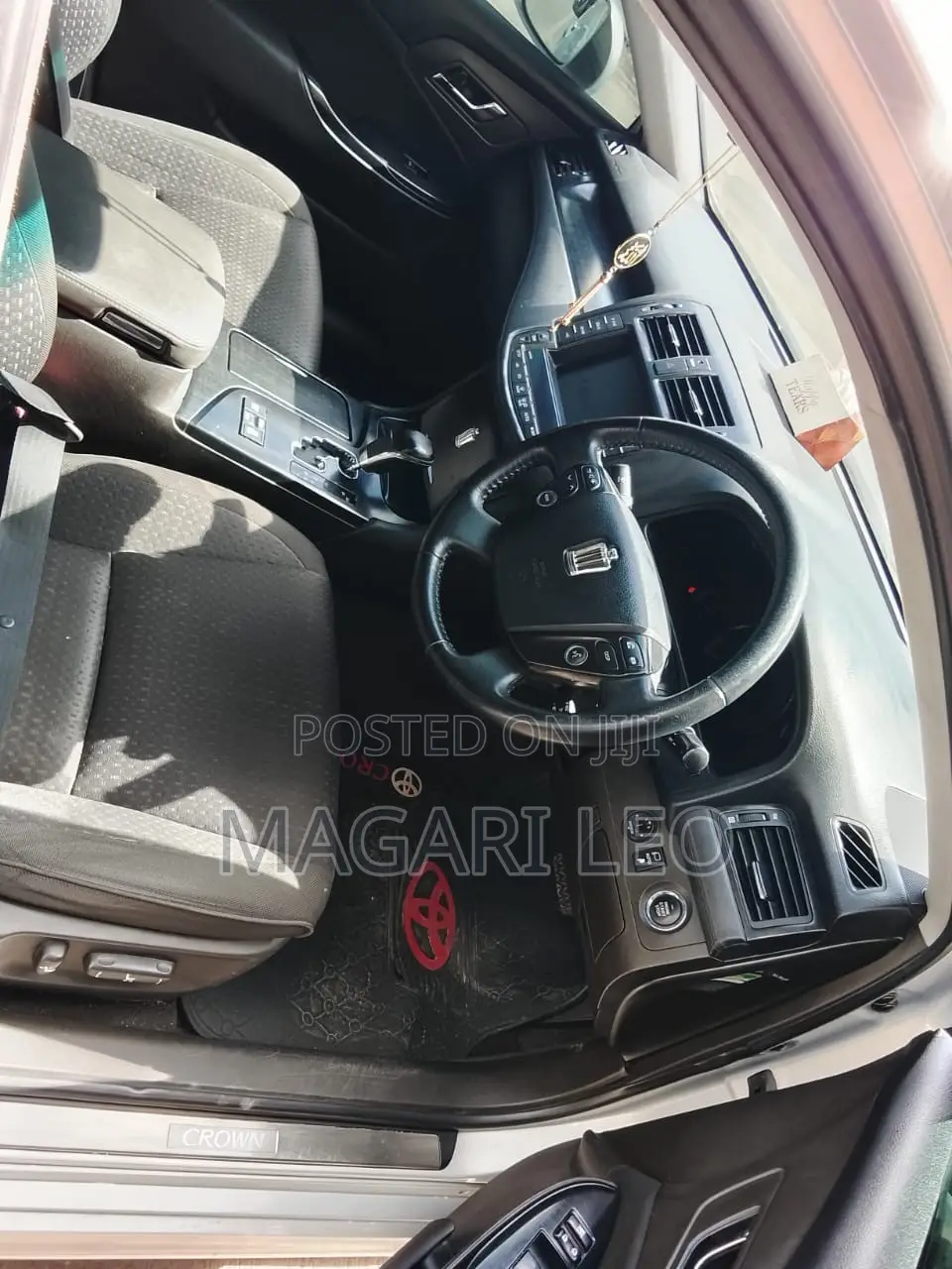Toyota Crown 2010 Silver