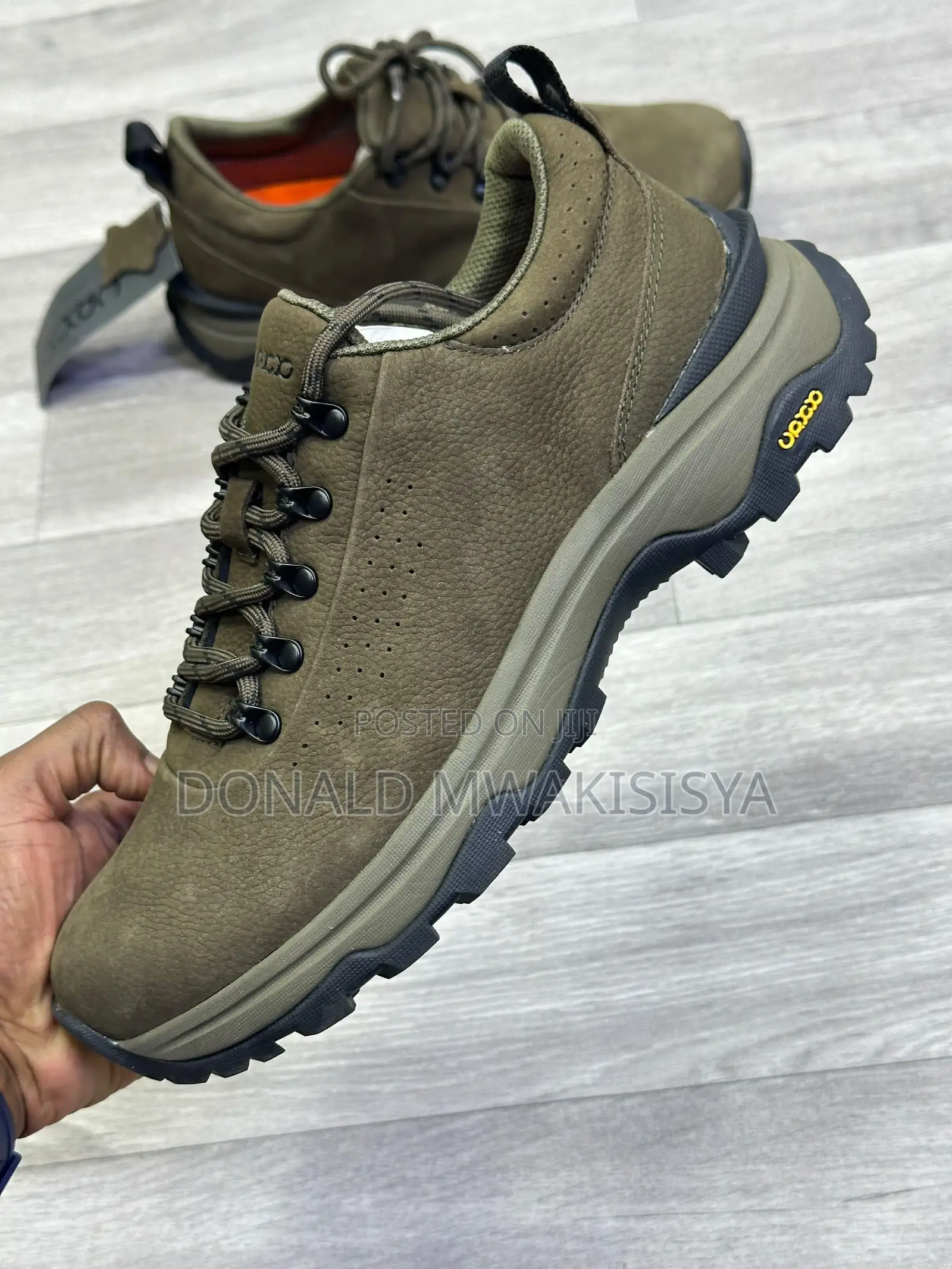 Uaxx - Premium Outdoor / Hiking Shoes
