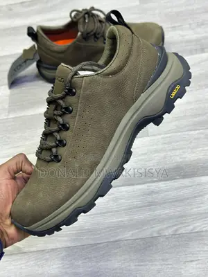 Uaxx - Premium Outdoor / Hiking Shoes