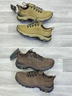 Uaxx - Premium Outdoor / Hiking Shoes