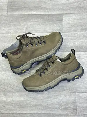 Uaxx - Premium Outdoor / Hiking Shoes
