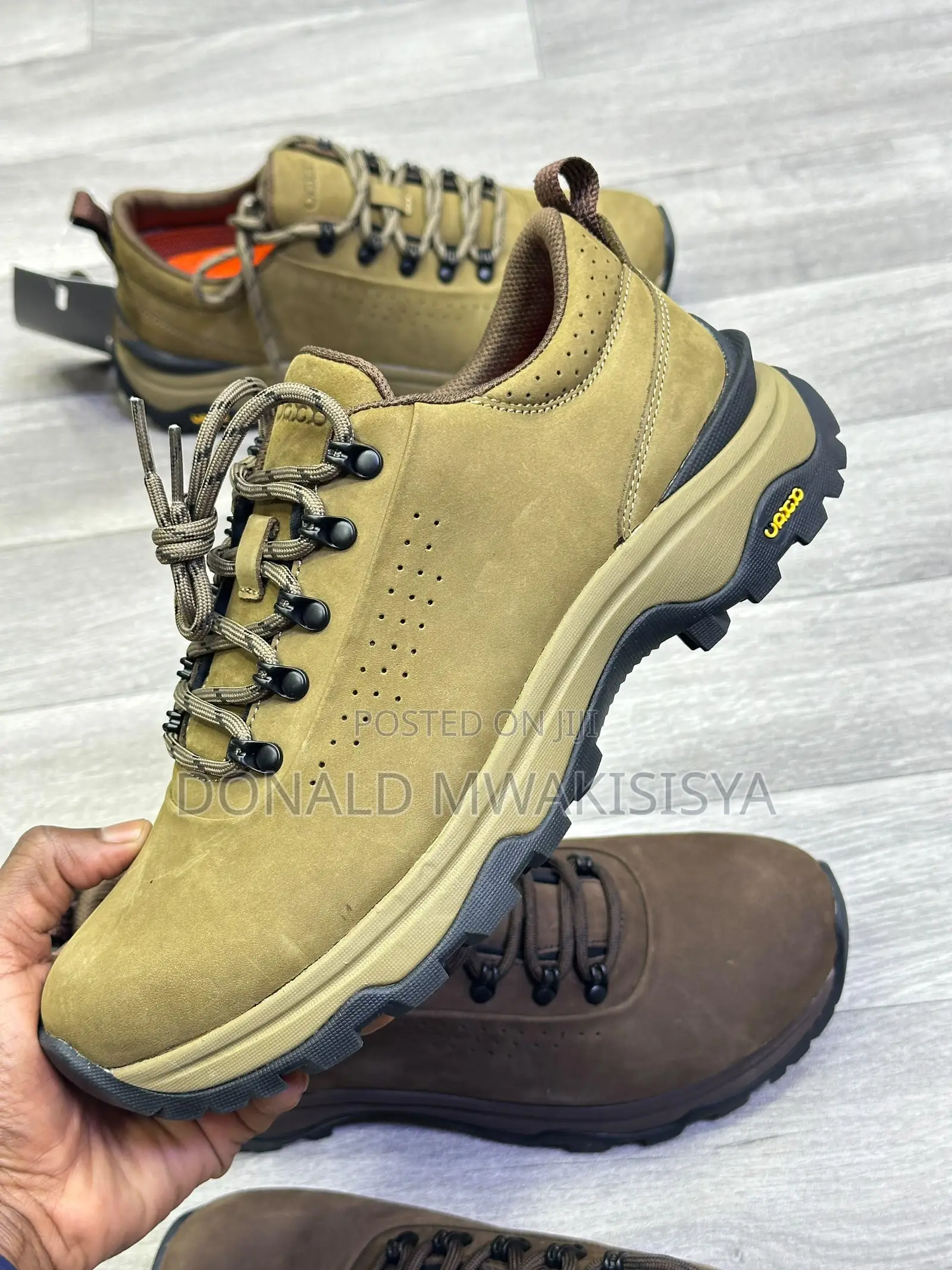 Uaxx - Premium Outdoor / Hiking Shoes