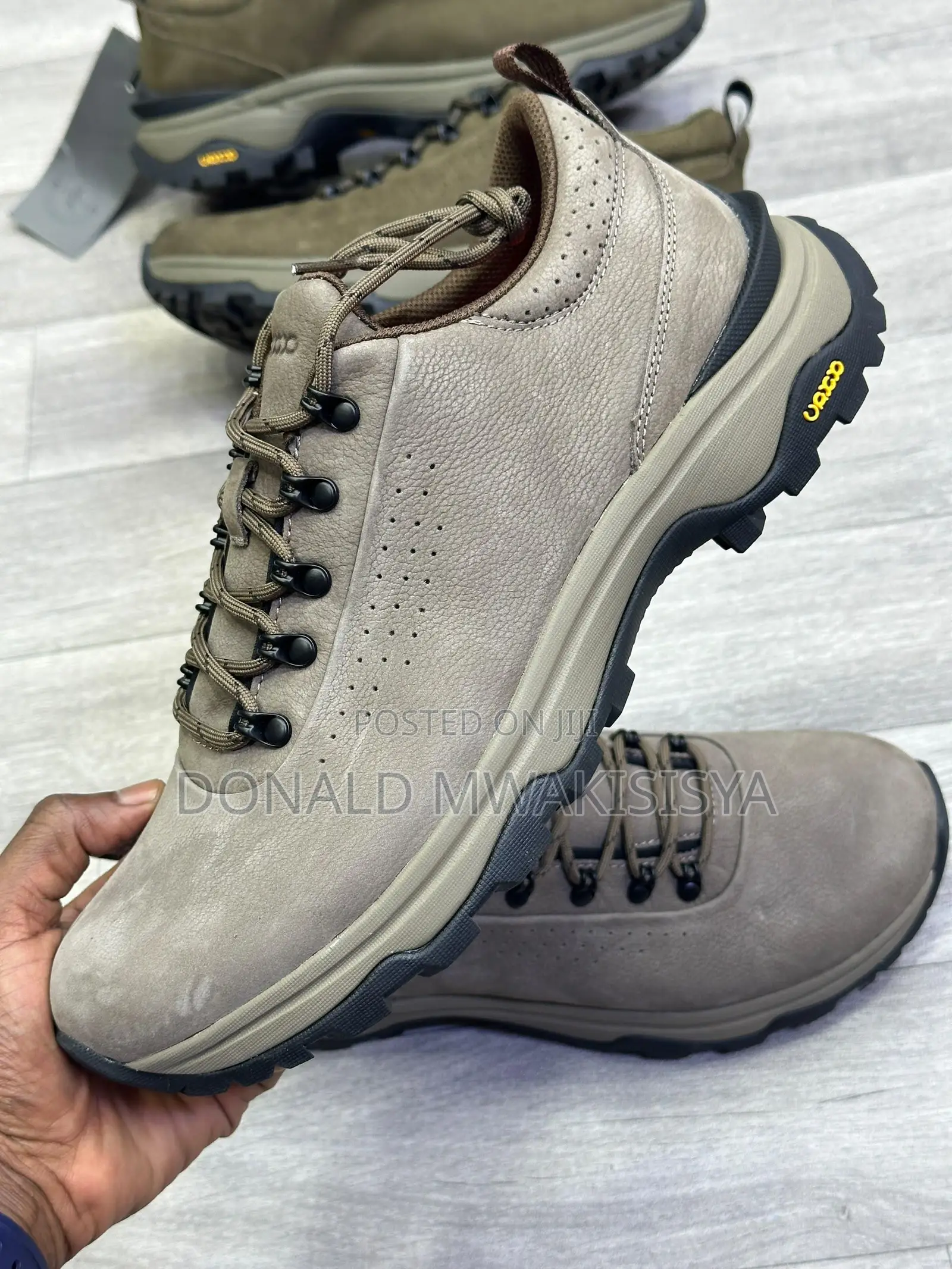 Uaxx - Premium Outdoor / Hiking Shoes