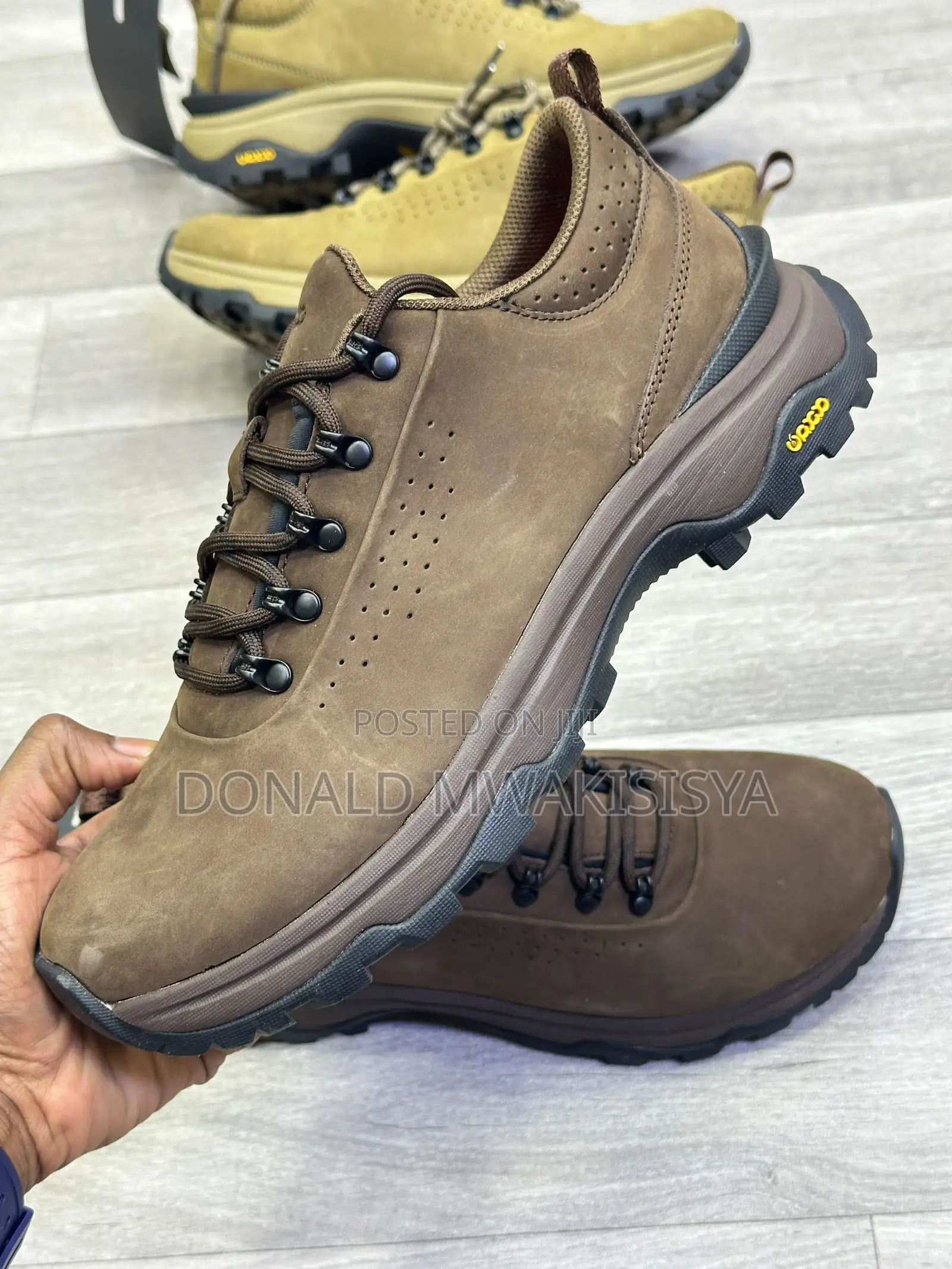 Uaxx - Premium Outdoor / Hiking Shoes
