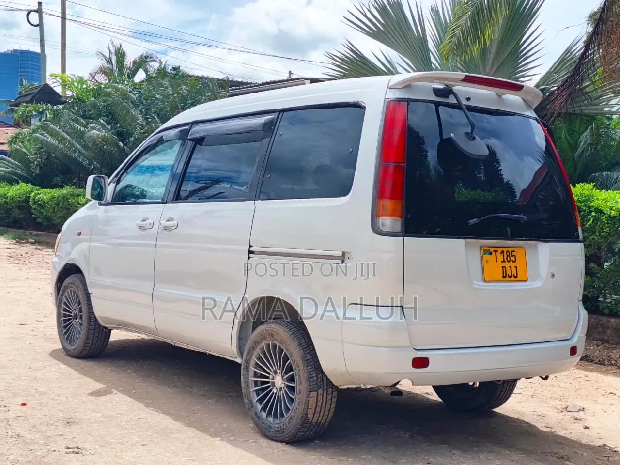 Toyota Noah 2002 White