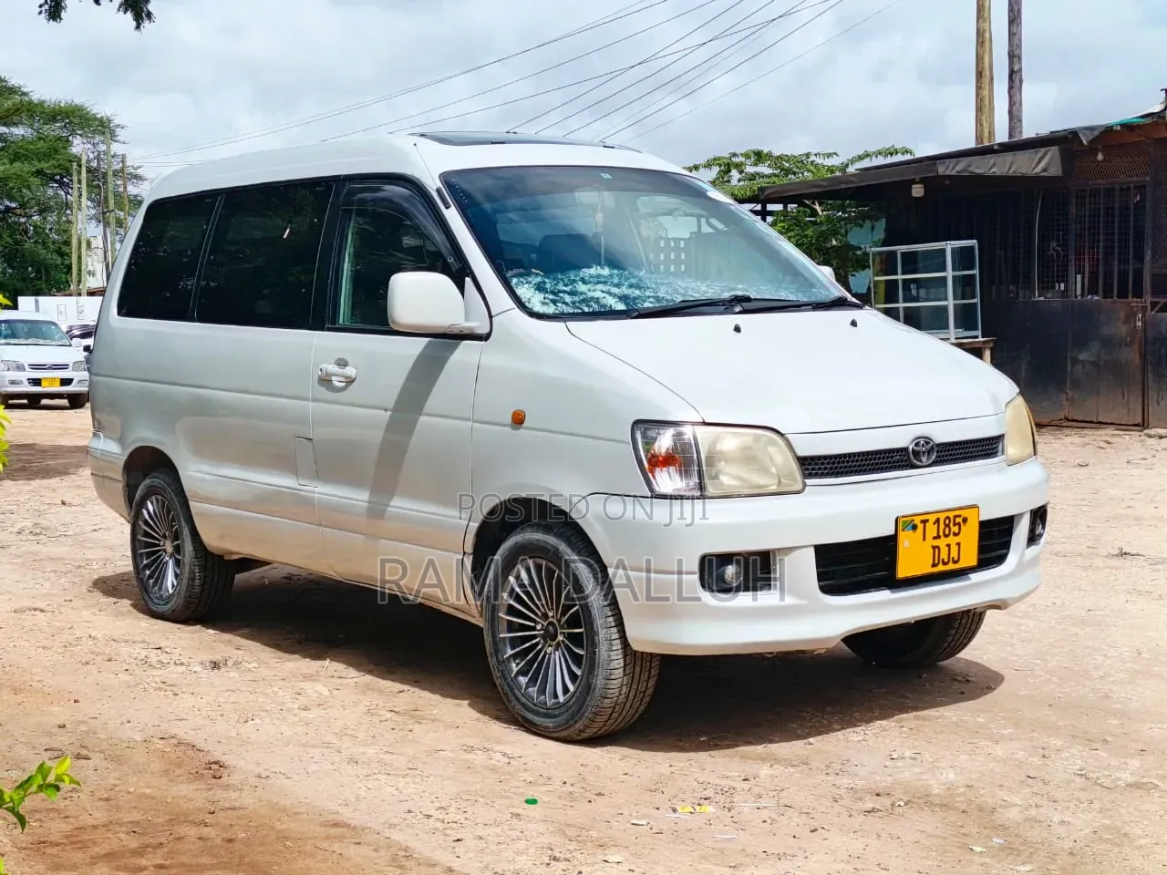 Toyota Noah 2002 White