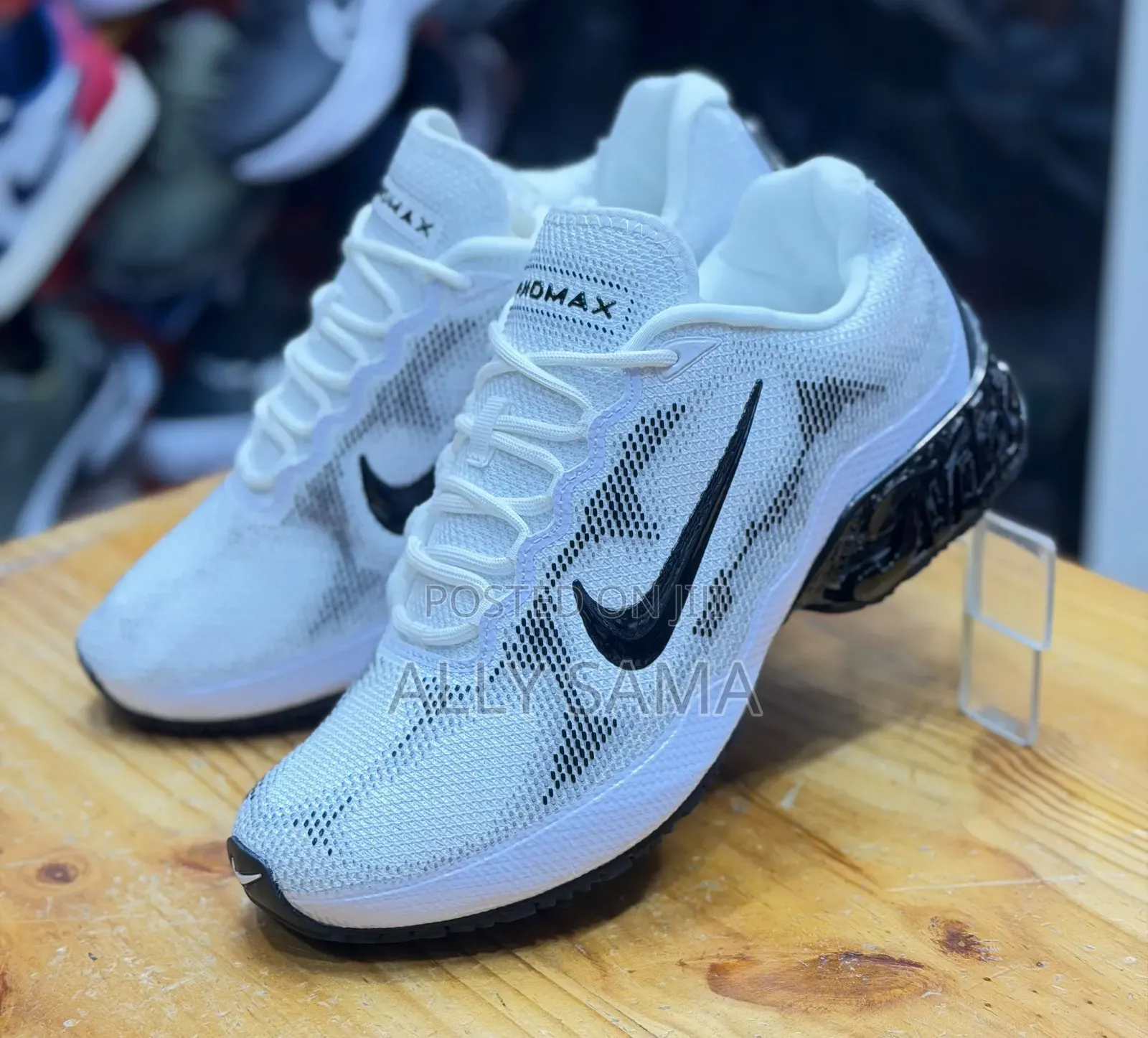 Liquid Max Nike Sneakers White