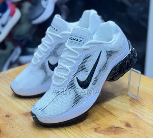Liquid Max Nike Sneakers White