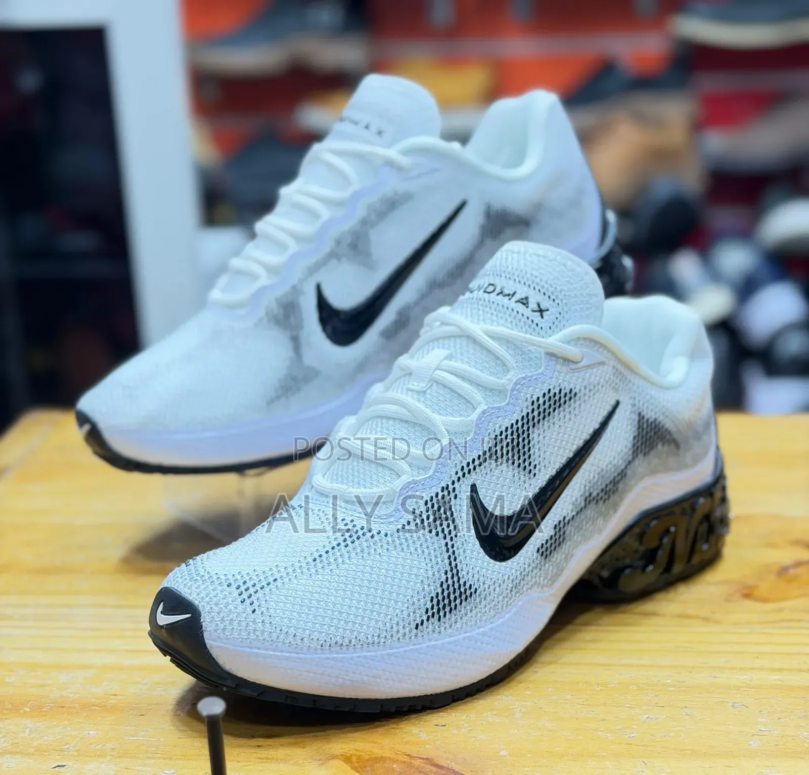 Liquid Max Nike Sneakers White