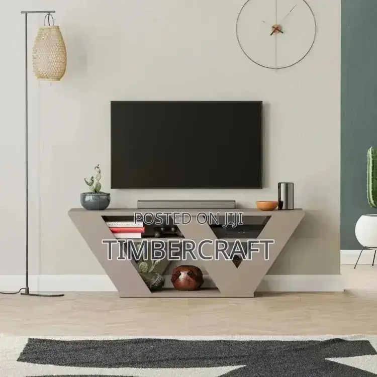 Pipralla TV Stand
