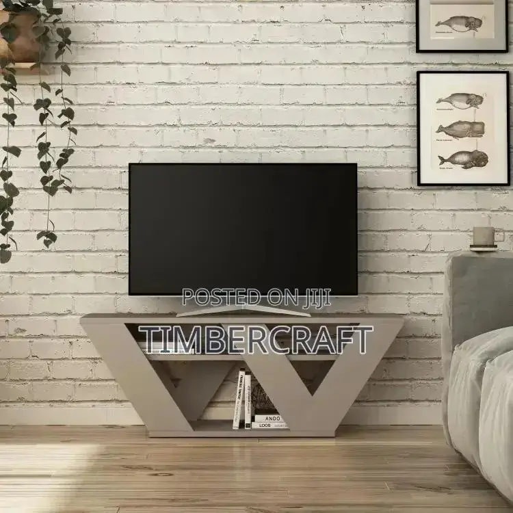Pipralla TV Stand