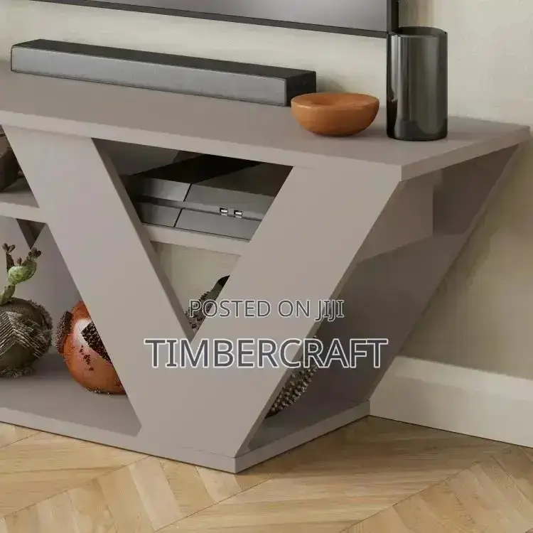 Pipralla TV Stand