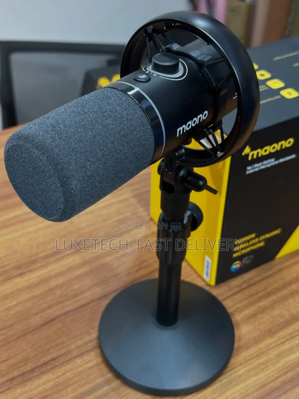 Maono PD200W Wireless Dynamic Microphone – For Podcast/Streaming