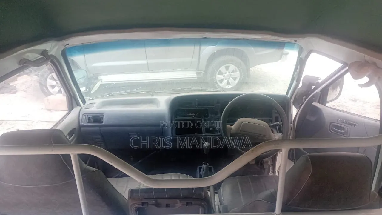 Toyota HiAce 1999 White