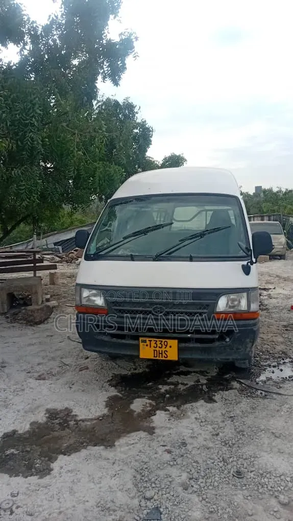 Toyota HiAce 1999 White