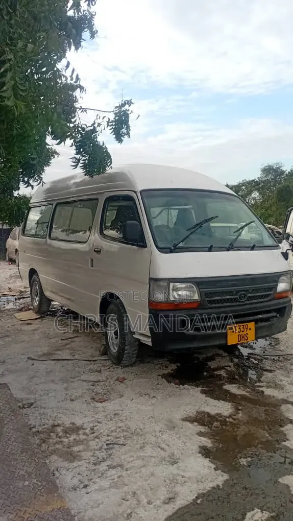 Toyota HiAce 1999 White