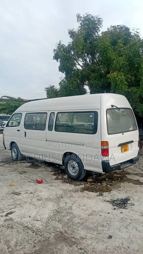Toyota HiAce 1999 White